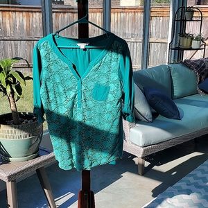 V-neck Green lace top. Khakis & Co.